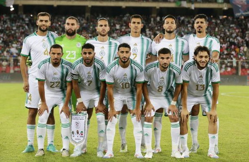 teamfoto voor Algerije